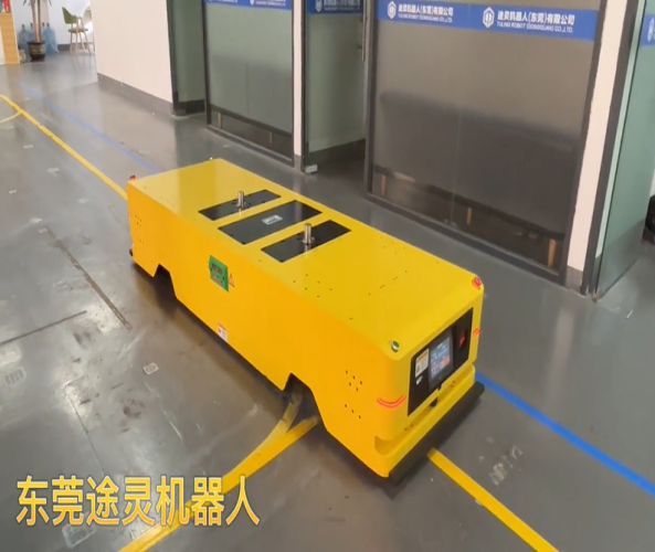 雙驅(qū)動潛伏牽引式AGV